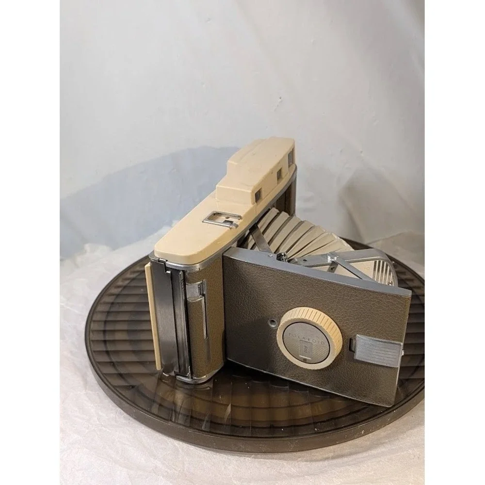 Vintage Polaroid Land Camera Model 800 Folding Instant Camera Tan Brown‎ Retro